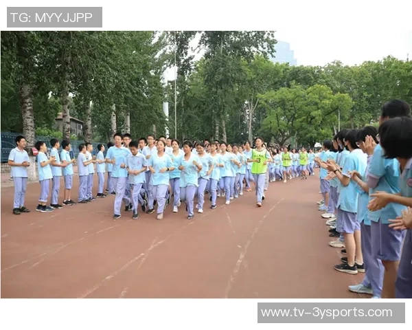 激情四溢的初中篮球比赛展现青春风采与团队精神的完美结合